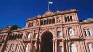 Frontalansicht des argentinischen Präsidentenpalastes Casa Rosada an der Plaza de Mayo