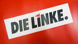 In schwarzer Schrift auf weißem Grund steht: Die Linke.