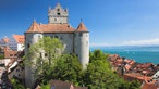 Burg Meersburg mit Blick auf den Bodensee