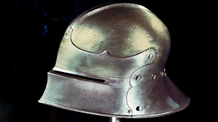 Ritterhelm mit kleinem Sehschlitz