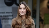 Kate Middleton in gemustertem Kleid.