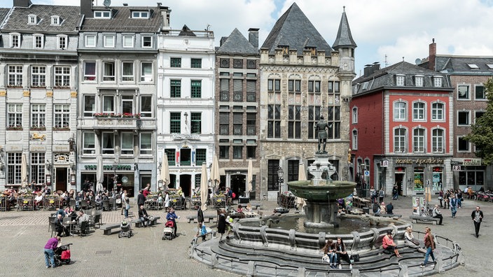 Aachen - Karlsbrunnen in der Altstadt