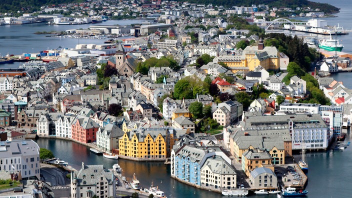 Blick von oben auf Alesund