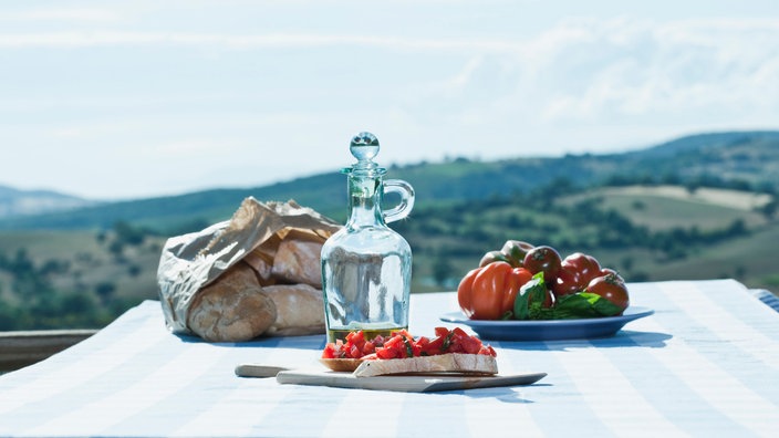 Bruschetta, Wasser, Gemüse und Brot