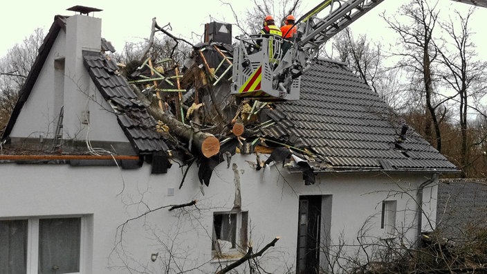 Sturmschaden am Hausdach