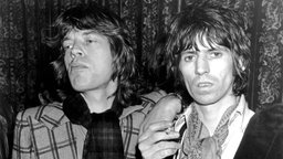 Mick Jagger und Keith Richards schauen in die Kamera