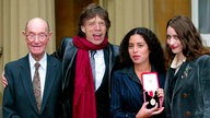 Mick jagger und sein Vater sowie zwei seiner Töchter in 2003