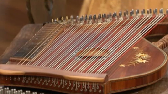 Eine Zither aus vergangener Epoche.