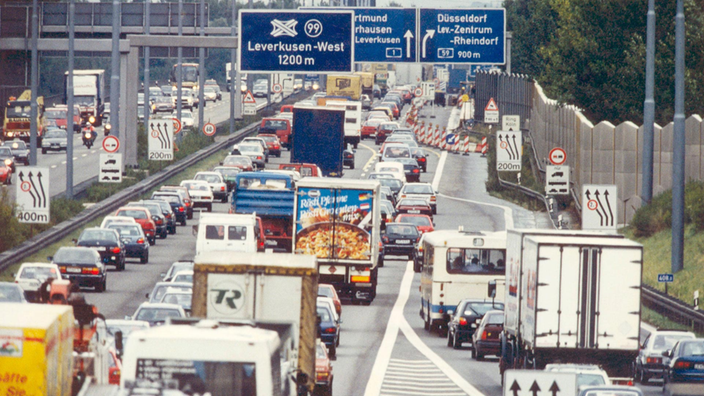 Dreispurige, überfüllte Autobahn